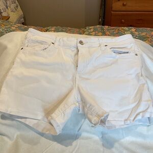 Kut from the Kloth Off-White shorts